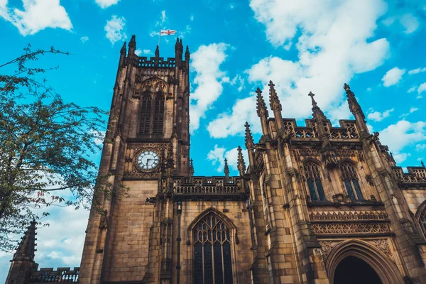 Igreja velha e majestosa — Fotografia de Stock