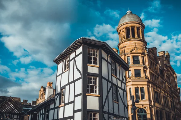 Historische gebouwen van de witte en oranje — Stockfoto