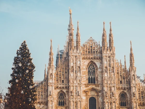 Milan kubbe ile Noel ağacı