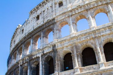 colloseum mavi gökyüzü ile