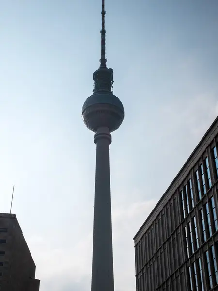 Torre de TV na Alemanha fernsehturm em Berlim alexanderplatz — Fotografia de Stock