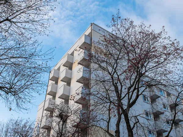 Moderna fachada de bloque de apartamentos — Foto de Stock