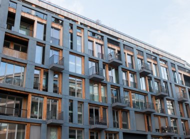 Küçük Balkonlu modern apartman