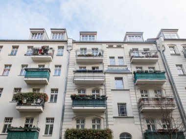 Alçak Modern apartman yukarı seyir