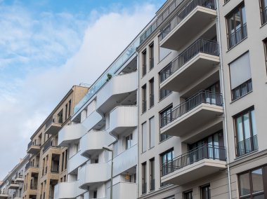 Kentsel alanda Balkonlu modern daireler