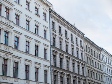 Kentsel yüksek binaların klasik özellikleri ile