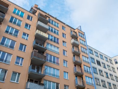 Kentsel apartman küçük Balkonlu