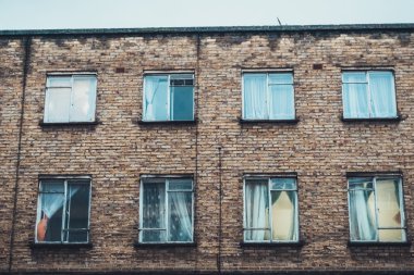 Eski tuğla apartman