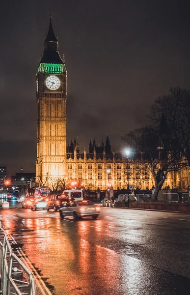 Nézd, Big Ben, a nedves esős éjszaka — Stock Fotó
