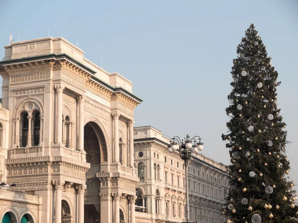 Vánoční strom v Galleria Vittorio Emanuele Ii — Stock fotografie