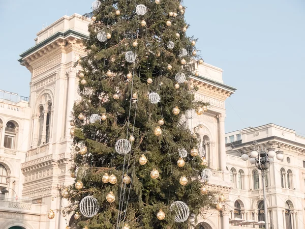 Boże Narodzenie drzewo przez Galleria Vittorio Emanuele Ii — Zdjęcie stockowe