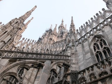 Uçan payandaların ve detay Milan Katedrali