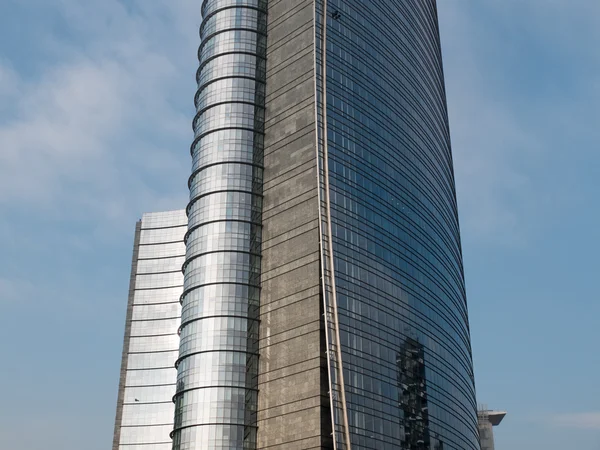 Arkitektonisk Exteriör Närbild Moderna Kontor Skyskrapa Med Skimrande Glasfasad Och — Stockfoto