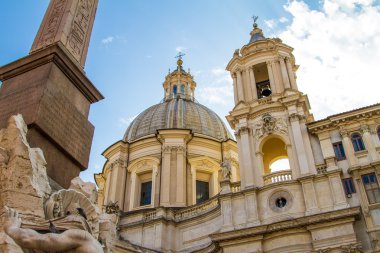 Kubbe ve Agone, Roma Sant Agnese cephe