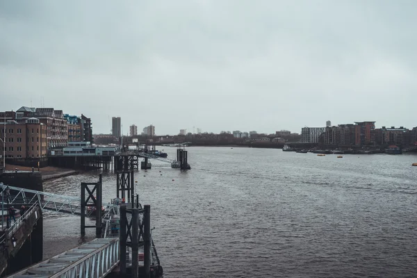 Docks Riverfront Empty Marine Area Surrounded Buildings Overcast Sky — Stock Photo, Image