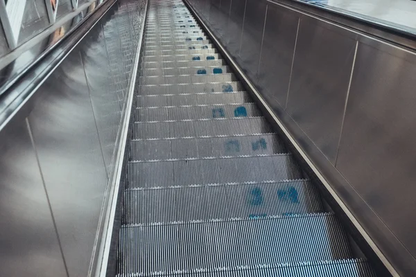 View Empty Interior Escalator Mall Focus Moving Treads — ストック写真