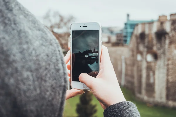 Woman Tourist Taking Photographs Blurred Historical Castle Mobile Phone Close — 스톡 사진