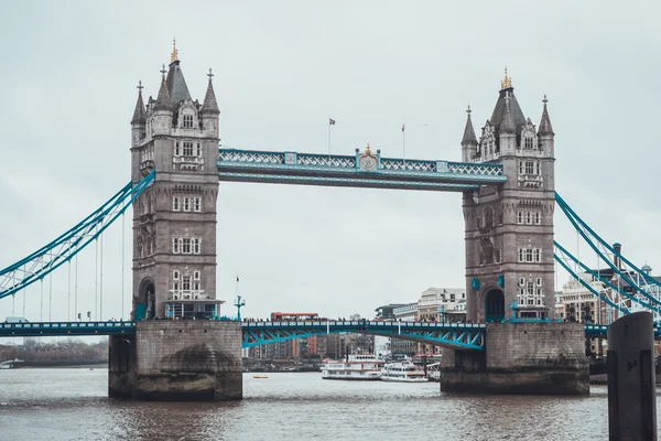 Тауэрский мост, Лондон на реке Тэймс — стоковое фото