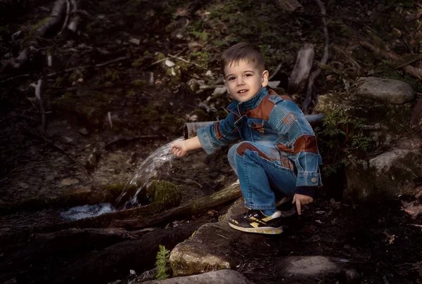 Boy Forest — Stock Photo, Image