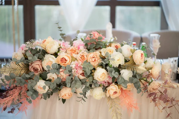 Schöne Hochzeitsblumen Rose — Stockfoto