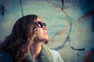 Kadın yüz. Yan görünüm