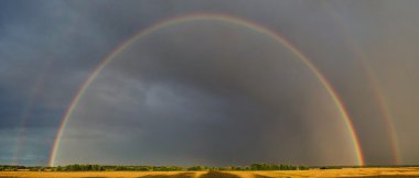 Gökkuşağının üstünde alan