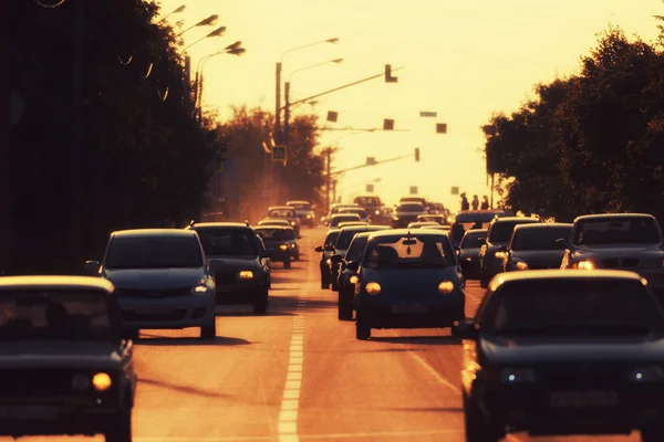 Arkadan aydınlatmalı trafik