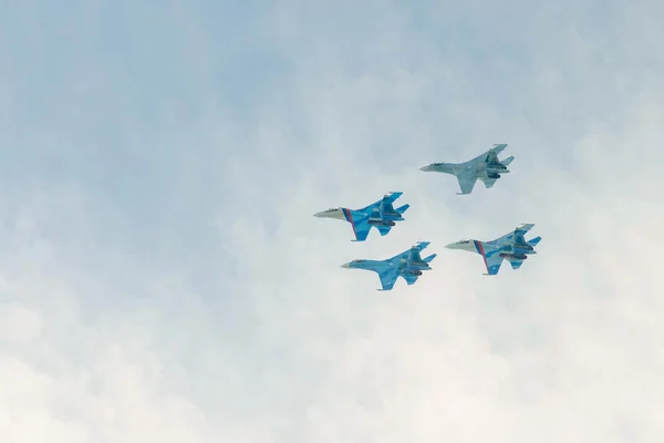 Gökyüzünde dört savaşçıları