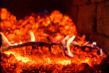 Ateşin içinde sıcak kömür