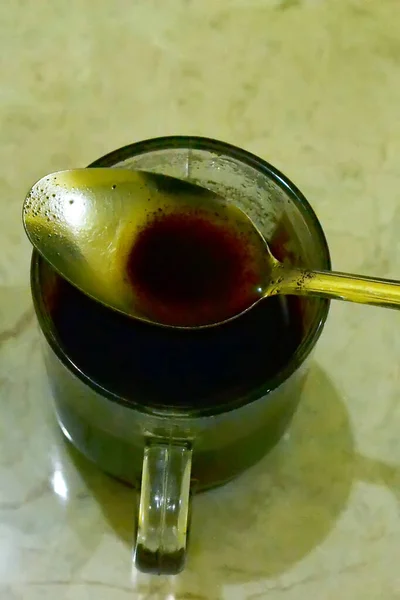 Ett Glas Kaffe Sömngivande Socker — Stockfoto