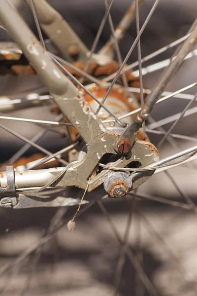 Ayrıntılı bir paslı eski motor