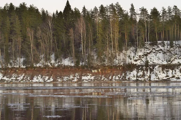 Günbatımında buz nehri