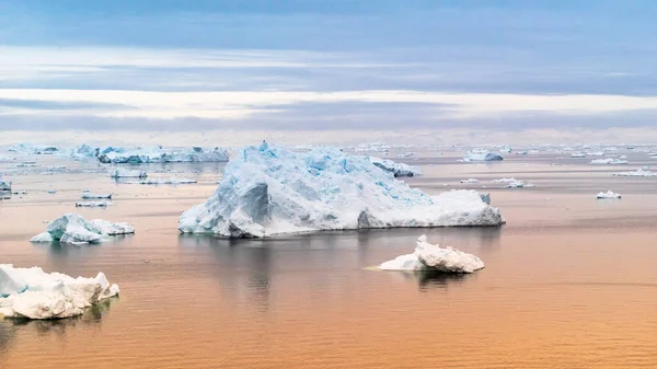 Ghiacciai Stanno Sciogliendo Sull Oceano Artico Groenlandia Grandi Ghiacciai Giorno — Foto Stock