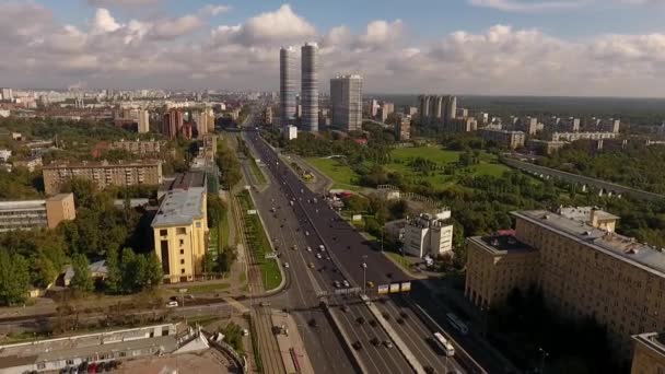 The camera dropping from 100 meters removes the prospect of peace — Stock Video