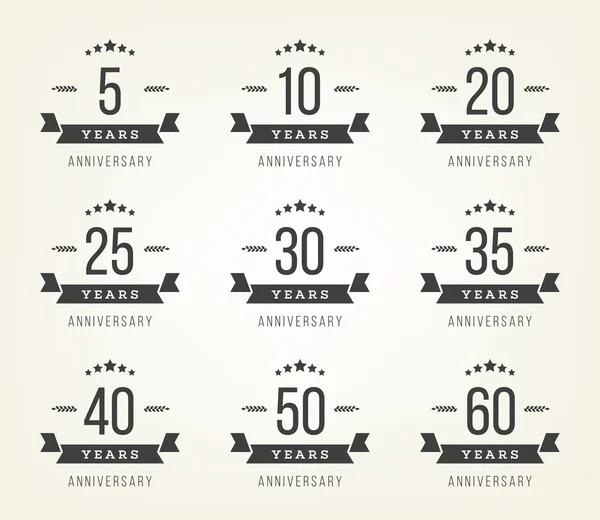Ensemble vectoriel de signes d'anniversaire, symboles. Cinq, dix, vingt, trente, quarante, cinquante ans collection d'éléments de conception jubilaire . — Image vectorielle
