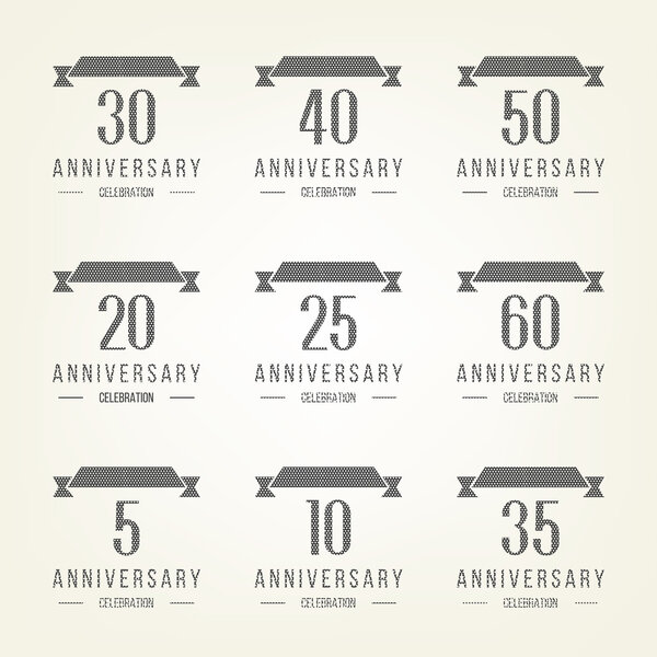 Векторный набор юбилейных знаков, символов. Пять, десять, двадцать, тридцать, сорок, пятьдесят лет коллекция элементов дизайна
.