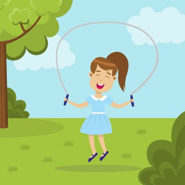 Parkta ip atlayan mutlu kız. Oynayan çocuk..