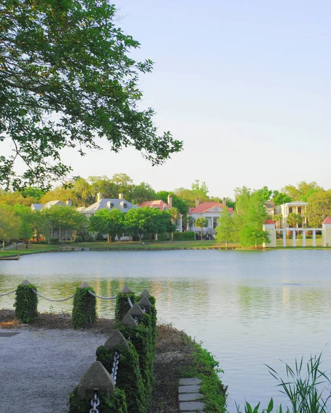 Sudaki Güney Konakları