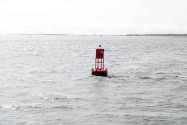 Limanda kırmızı bir şamandıra