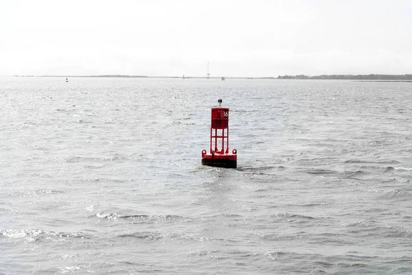 Limanda kırmızı bir şamandıra