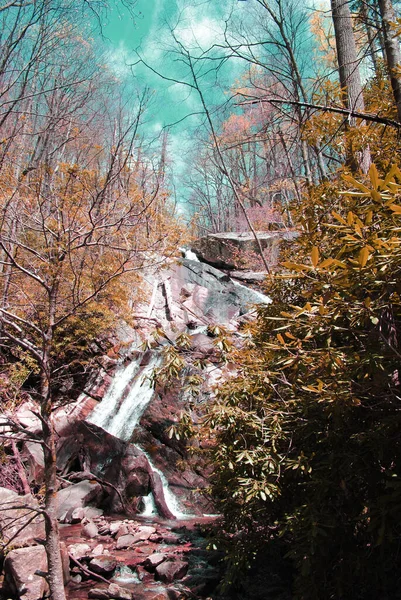 Sonbaharda bir şelale