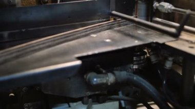 İletim sistemi kenar yapıştırma makinesi üzerinde bant
