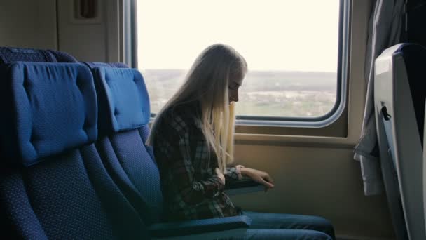 Woman in moving train feels pain in stomach — Stock Video