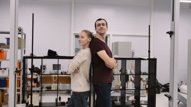 Young couple come to make a 3D scan of their own in research lab — Stock Video