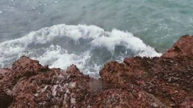 dalgalar deniz kayaya crash