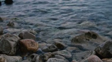 Akdeniz denizin dalgaları bir buzlu alınır