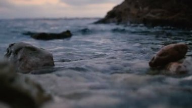Akdeniz denizin dalgaları bir buzlu alınır