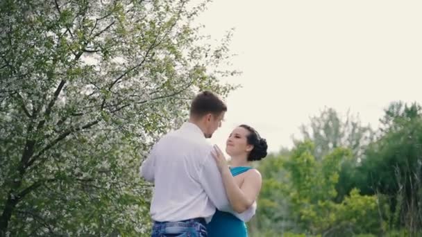 Young couple training dance outdoors — Stock Video