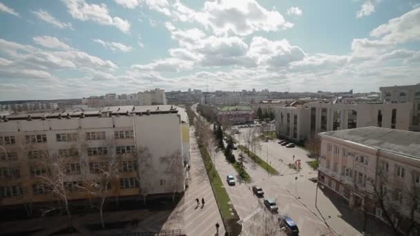 Вид на город с крыши — стоковое видео