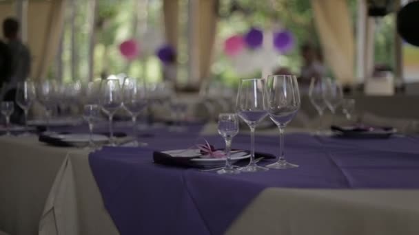 Tischdekoration bei der Hochzeit — Stockvideo